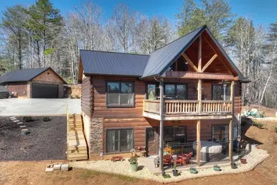 Image de Epic mtn views with plush outdoor spaces only minutes from the Ocoee River
