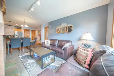 Image de Renovated & Warm Unit, Close to The Slopes!