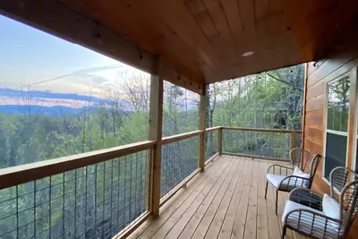 Image de Panoramic Views! Hot tub, Couples Getaway!
