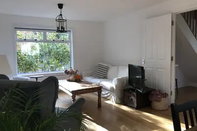 Image de Large 3-bedroom home with parking and garden