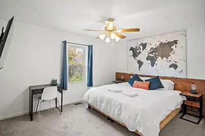 Image de 8 min to Ark, Playroom, Sleeps 12 on Quiet Street