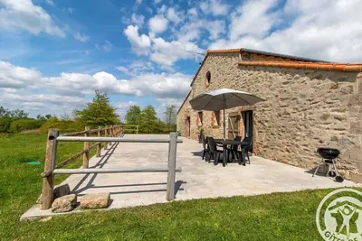 Image de Gîte de Charme entre Cholet et Puy du Fou avec Terrasse et Équipements Complets
