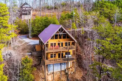 Image de Secluded 4-King Cabin Retreat - Fire Pit, Games, Central Location, Scenic Views