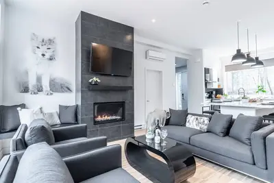 Image de Scandinavian Chalet + Spa 10min to Mont Tremblant