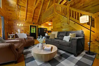 Image de *New *Hot Tub/Game Room/Close To Big Attractions