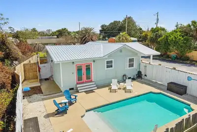 Image de Last Minute Special- Private Heated Pool  400 Steps to Beach Sleeps 7