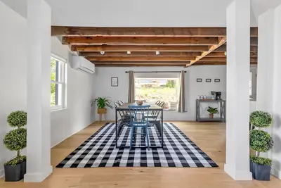 Image de Walk to Mill & Main, Rail Trail | Charming and Renovated Farmhouse