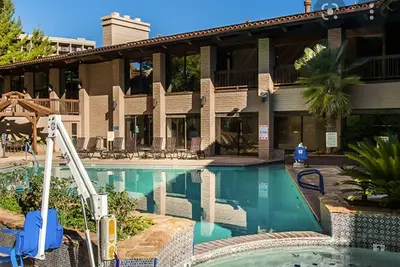 Image de Private Condo; In town, great hiking: Please Note, Only 4 Days Available In 2025