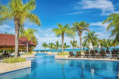 Image de Steps from Beach Club, Pools, Restaurants, Shopping and the Pacific! !