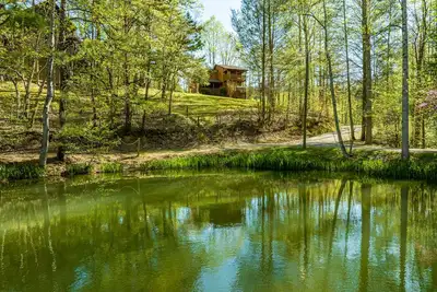 Image de Cute & Comfortable Cabin🌟  HotTub, AirHockey, VideoGames, Pond