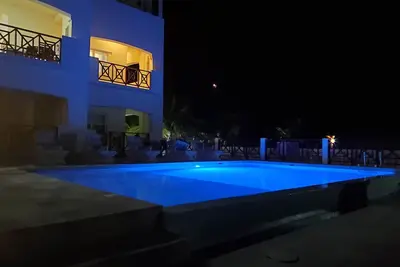 Image de Welcome to Miramar Villas Unit 1 – Your Slice of Paradise in San Pedro!