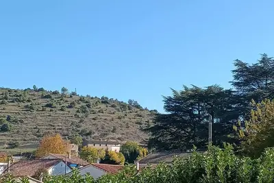 Image de Proche Ardèche pour six personnes, 300 mètres du centre du village.