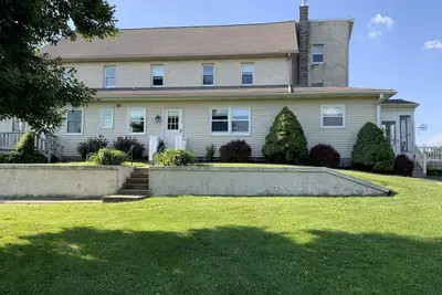 Conveniently located country in law suite.