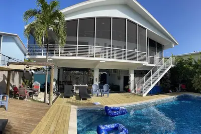 Image de Islamorada, Indian Waterways, waterfront retreat - heated pool, 30’ dock