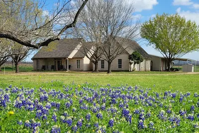 The Vineyard Vista - wildflowers, fire pit, near state parks, wineries, lakes