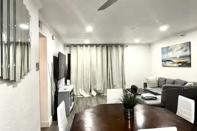 Image de Beautiful, modern condo in the heart of Scottsdale!