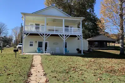 Image de Beautiful lakefront home W/Breathtaking  view