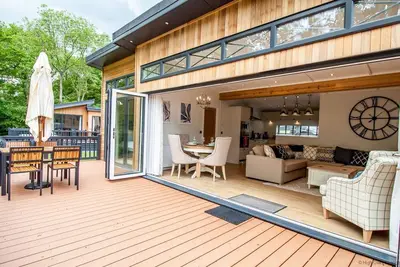 Image de Willow Lodge | sleeps 4 - Hot Tub, Dog Friendly - 5* Gold Award