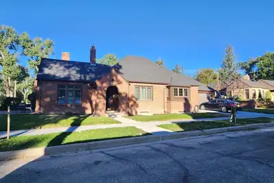 Image de More on Moore, Remodeled Historic Home w/ Ac, 4br/2ba, Washer & Dryer Sleeps 8