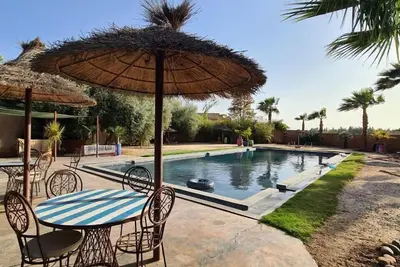 Image de Villa avec magnifique jardin et piscine privée au calme