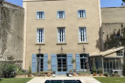 Image de A \"French Country House in Town\" with private garden, pool and cinema room