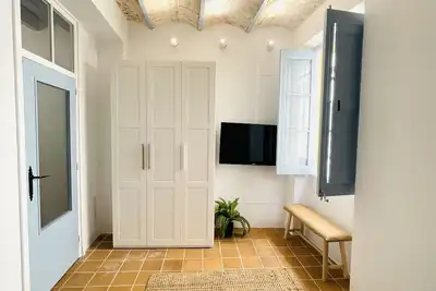 Image de Centrally located house near the sea