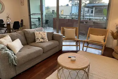 Image de Nirvana Stays- Cozy 2 Bdr & Steps only to the Beach! Book Now. Secure parking.