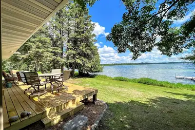 Image de Cozy cabin steps from lake with Amazing view!