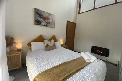 Image de On the Yarra River. Mountain Views. Big Gardens on 2 acres. \n4 mins to Redwoods