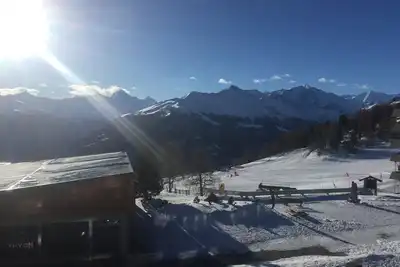 Image de Ski in, ski out, from the bed onto the board. . . . . Living right in the ski area at 2000m