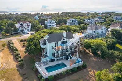 Image de Sunkissed Obx: 4 Blocks from Beach! Heated Pool, Hot Tub, Elevator & Arcade!