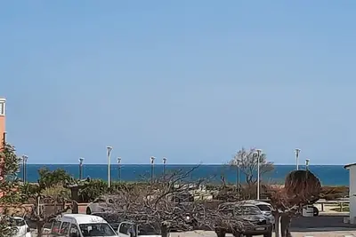Image de Plage à 50 m, 5 min du port et des commerces
