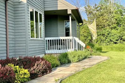 Image de Welcoming retreat close to Cornell, Ithaca College, and Cayuga Lake