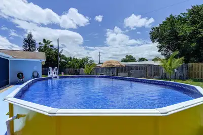 Image de Melbourne home w/King beds, Heated Pool, 10 mins to the beach and near Usssa!