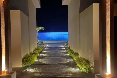 Brand New Modern 1 bedroom - An oasis by the Sea