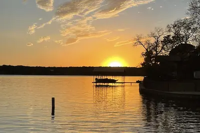 Image de Lake house located directly on main body of Granbury Lake.