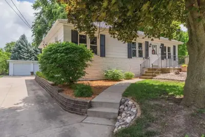 Image de Cozy Cottage - Within minutes to Rivian, Isu, Iwu