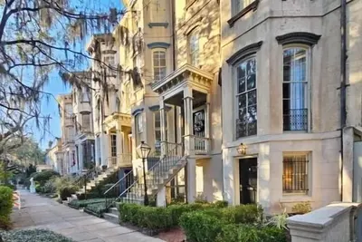 Image de Historic Townhome and Carriage House w/Garage, located next to Forsyth Park!
