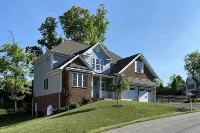 Image de Cozy Modern Cottage Style Home minutes from Vt, Ru, Christiansburg Aquatic Cente