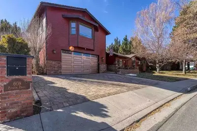 Image de Spacious home w/ Hot Tub near Unr, San Rafael Park