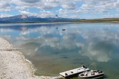 Image de On the shores of Ducklake only minutes from Glacier Park, and Waterton Park park