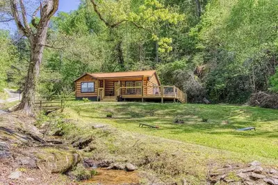 Image de Creekside Cabin | Pet-Friendly, Hot Tub & Fire Pit