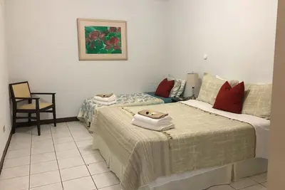 Image de ☆ Entire Guest House 2 Bed 1 Bath Santa Rita ☆