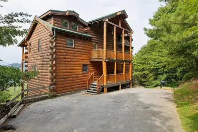Image de This cabin is a 4 bedroom(s), 6 bathrooms, located in Sevierville, Tn.