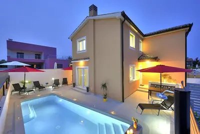 Image de Villa with private pool in village Jadreški