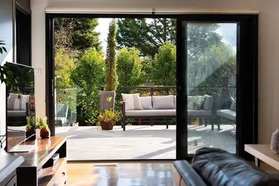 Image de East St Spa House-2 Bed, 2 bathroom, log fire, spa bath