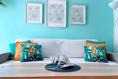 Image de Beautiful apartment with garage, 1 minute from the beach! In downtown pedestrian street