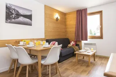 Image de 50m des commerces, piscine, parking, télévision, casier à ski, 26m², Saint Sorlin d'Arves
