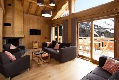Image de Chalet, wifi, à 50m des pistes de ski, terrasse, cheminée ou poêle à bois, parking, télévision