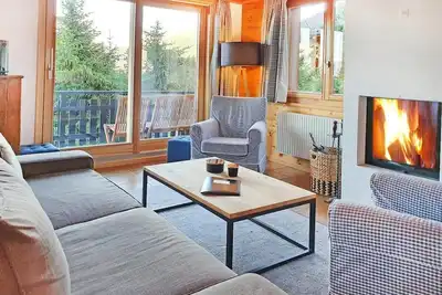 Image de Chalet, wifi, vue montagne, terrasse, balcon, cheminée ou poêle à bois, parking, télévision, 150m²